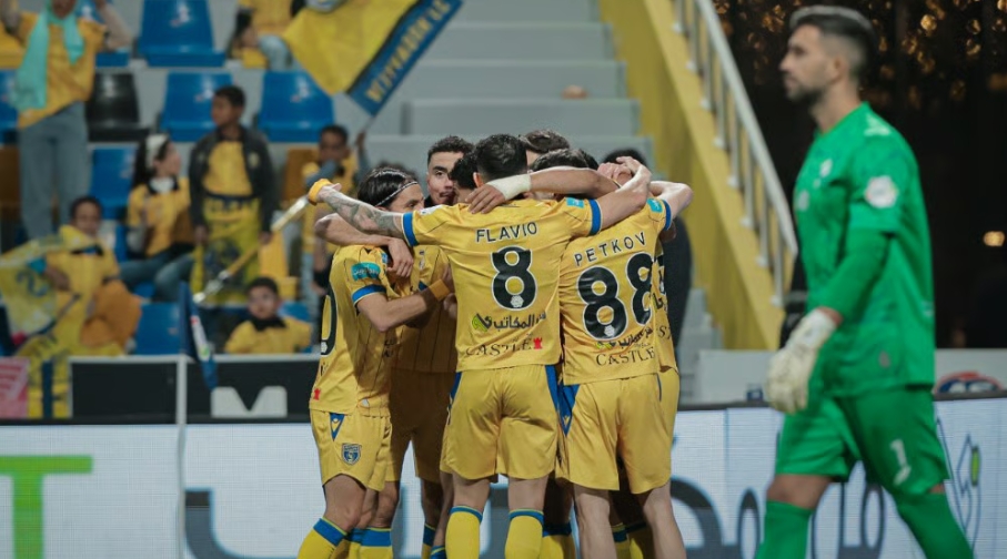 التعاون يهزم الفتح بثلاثية ويقتحم المركز الخامس في دوري روشن