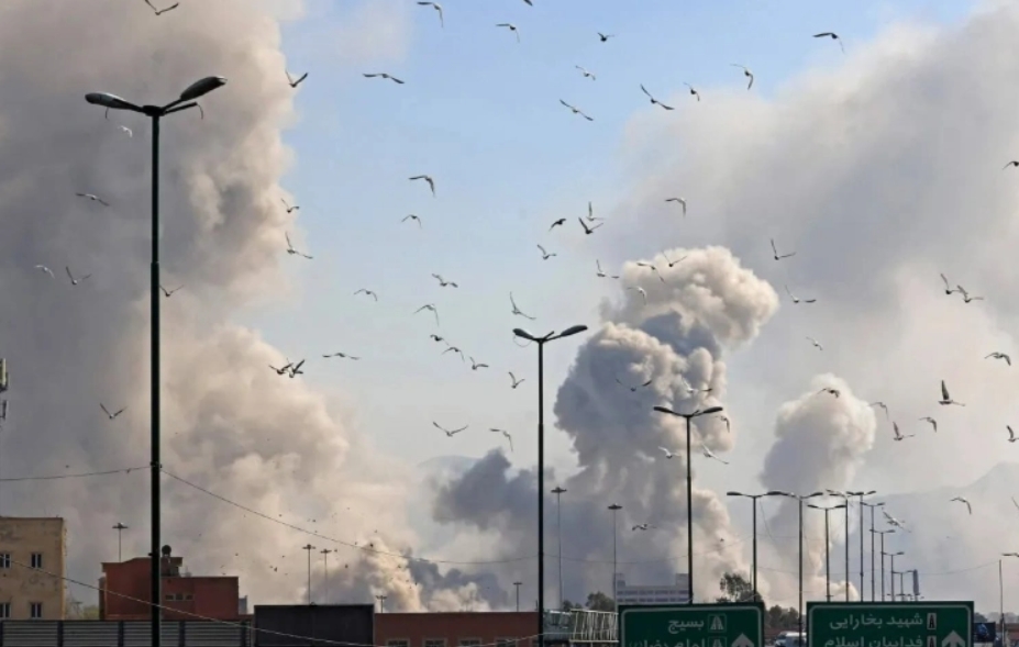 اليوم الثامن للحرب.. قصف عنيف لطهران وتدمير 43 سفينة إيرانية