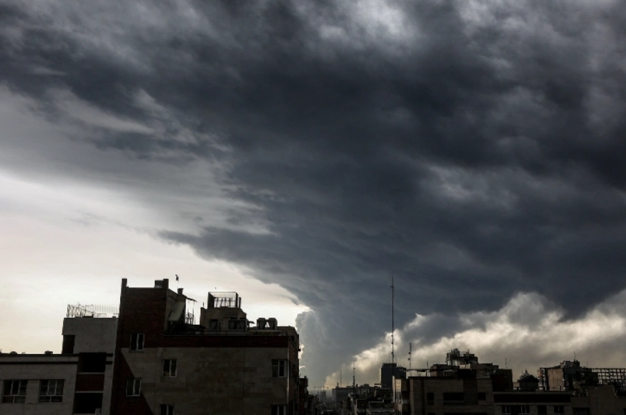 اليوم التاسع للحرب.. قصف متبادل لمصافي النفط