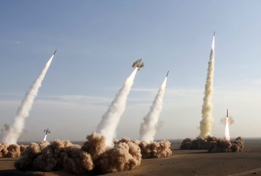 إيران تعلن استهداف عمق إسرائيل وقواعد أمريكية بالموجة 62 من «الوعد الصادق 4»