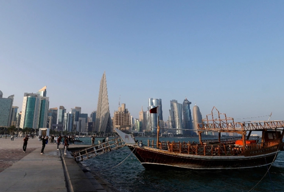 مصرع 7 إثر تحطم طائرة مروحية في المياه الإقليمية القطرية