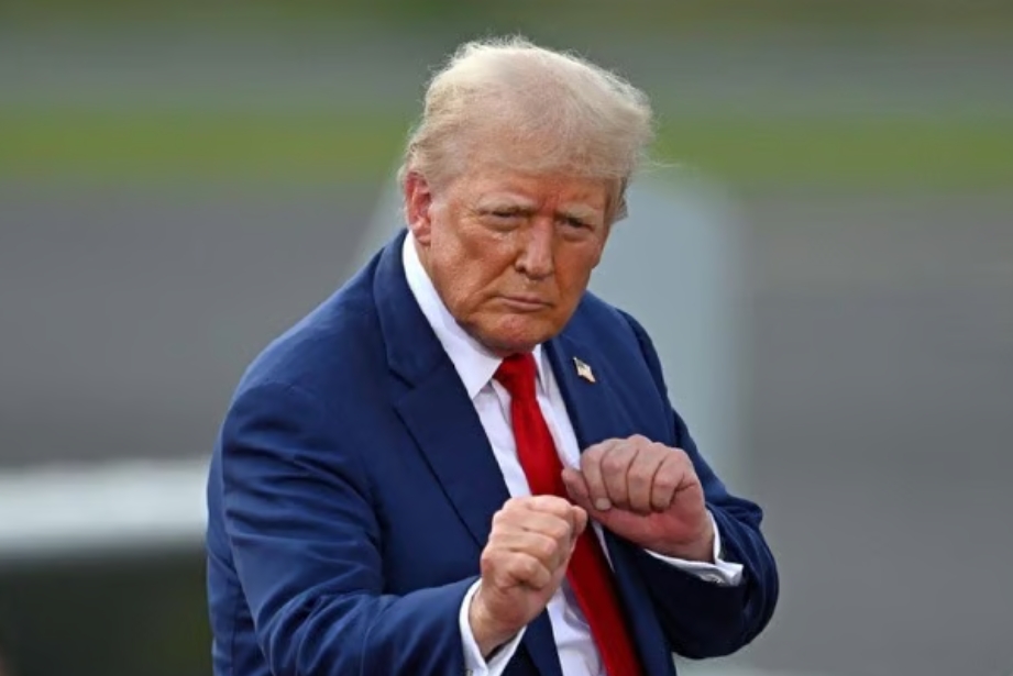 ترامب يهدد بتدمير منشآت الطاقة والنفط الإيرانية وجزيرة خارك إذا لم يُفتح مضيق هرمز فوراً