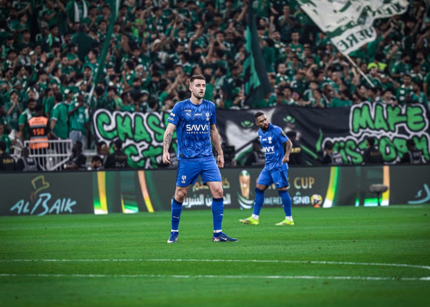 غرامة 30 ألف ريال على الأهلي بسبب رمي جماهيره علب مياه في نصف نهائي كأس الملك