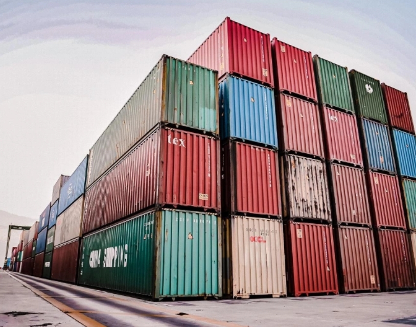 خدمتان جديدتان تربطان ميناء جدة بـ13 ميناءً إقليميا وعالمياً