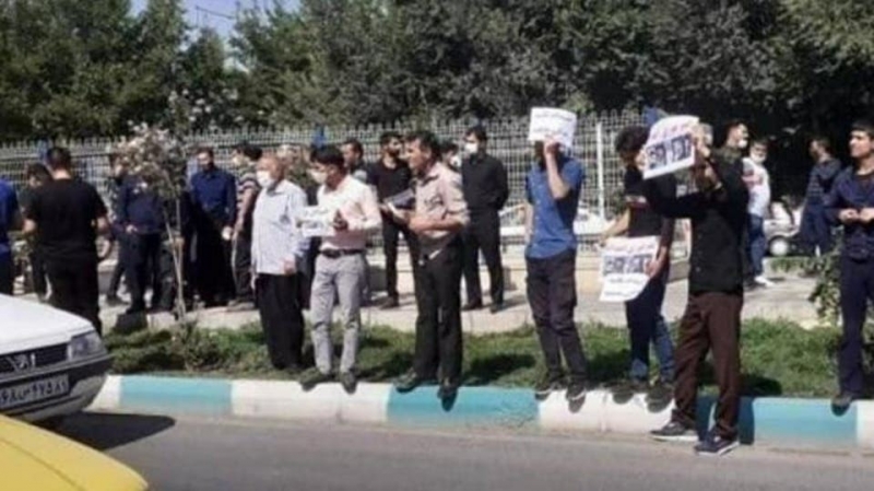 شاهد تظاهرة لأسر 5 محتجين إيرانيين محكومين بالإعدام
