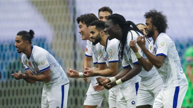 الهلال "برباعيه" في شباك النصر الهلال "برباعيه" في شباك النصر