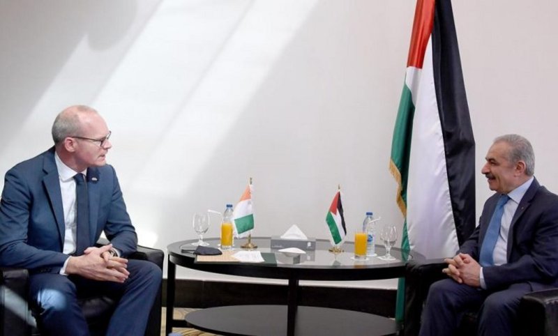 رئيس الوزراء الفلسطيني يدعو إلى تحرك أوروبي جاد للحفاظ على حل الدولتين