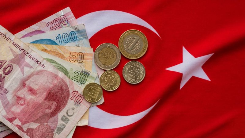 زلزال خسائر الليرة.. تركيا تجبر المصدرين على تحويل ربع عائداتهم للعملة المحلية