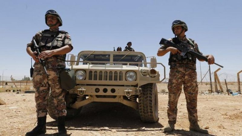 الأردن.. مقتل ضابط وإصابة 3 جنود في اشتباك مع مهرّبين بالحدود السورية