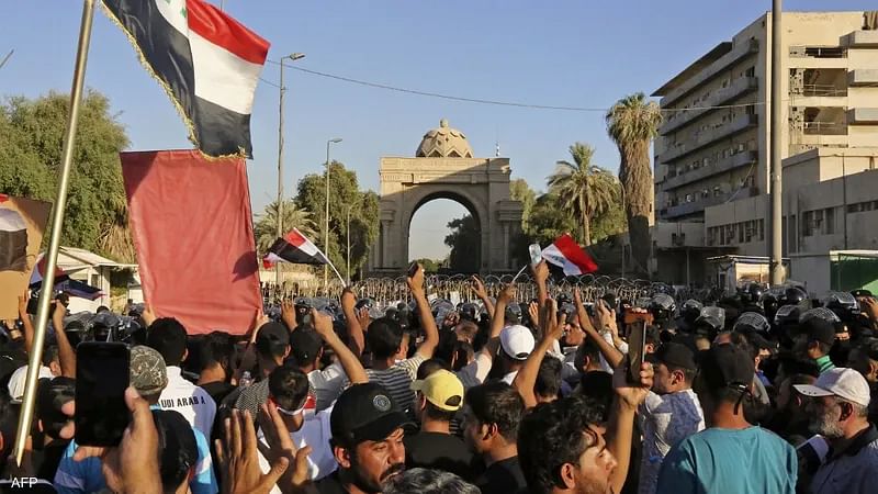 العراق.. التيار الصدري يُحذِّر من المندسين.. و"الإطار التنسيقي" يتحدث عن "انقلاب"