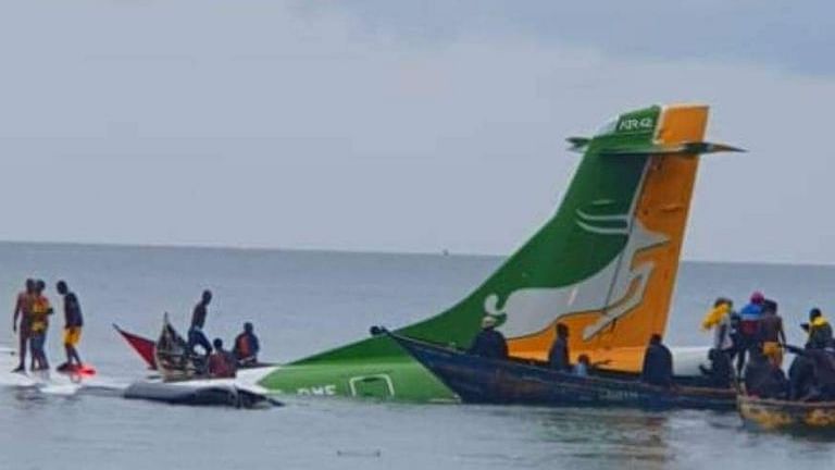 فشلت في الهبوط بالمطار.. سقوط طائرة ركاب في بحيرة فيكتوريا بتنزانيا