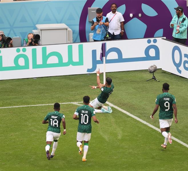 مهلًا يا تاريخ.. الأخضر يفوز على الأرجنتين بثنائية في كأس العالم