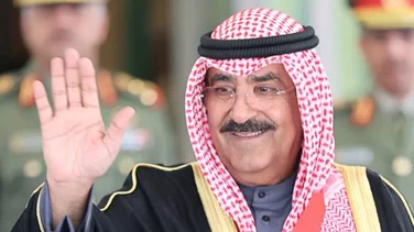 أمير الكويت يقبل استقالة الحكومة ويأمر باستمرارها في تصريف الأمور العاجلة