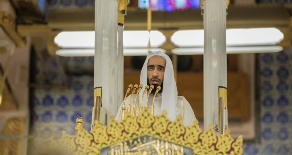 خطيب الجمعة بالمسجد النبوي محذرًا: إيّاك أن تعود بعد أن صرت حرًّا إلى رقّ الأوزار