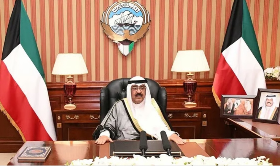 أمير الكويت يحل مجلس الأمة ويعلق بعض مواد الدستور