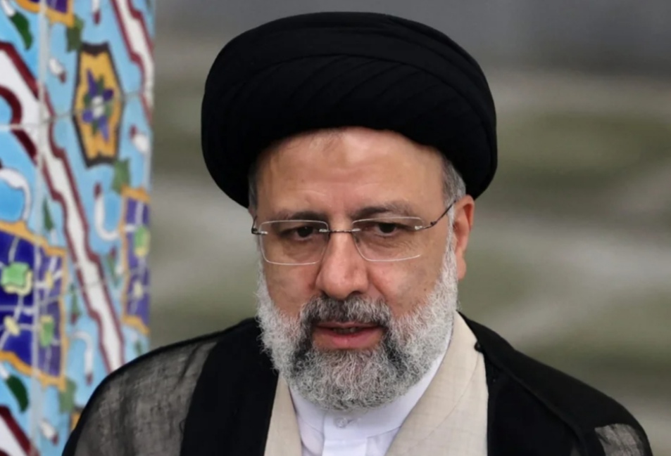 مروحية تقل الرئيس الإيراني تتعرض لحادث