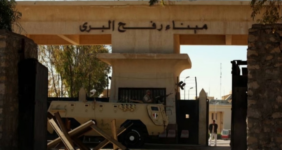 جريمة بشعة.. الاحتلال الإسرائيلي يحرق معبر رفح البري بشكل كامل جريمة بشعة.. الاحتلال الإسرائيلي يحرق معبر رفح البري بشكل كامل