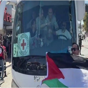 الاحتلال يفرج عن الدفعة الثانية من المعتقلين من "النقب" ضمن اتفاق وقف إطلاق النار