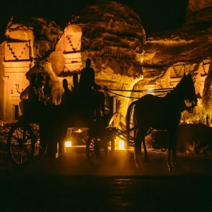 العُلا تفتح صفحات الماضي وتحوّلها إلى تجربة حيّة في مهرجان "الممالك القديمة"