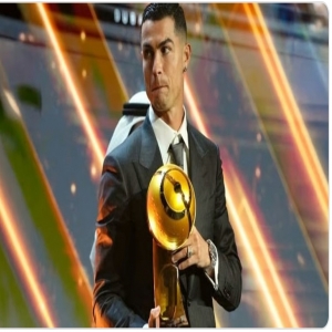 كريستيانو رونالدو يتوّج بجائزة أفضل لاعب كرة قدم في الشرق الأوسط لعام 2025