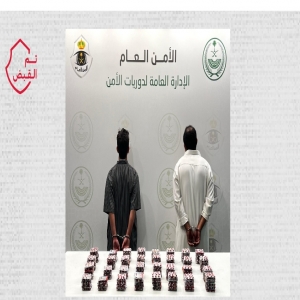 دوريات الأمن بعسير تضبط مواطنَيْن بحوزتهما 4765 قرصًا خاضعًا للتنظيم الطبي