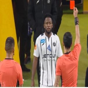 إيقاف لاعب الشباب عبدالله معتوق 10 مباريات وتغريمه 100 ألف ريال