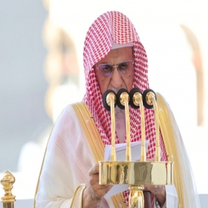 ابن حميد يبيّن في خطبة الجمعة أن صلاح القلوب بالإيمان والزهد والقناعة طريق النعيم والطمأنينة