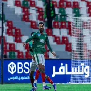 الاتفاق يتخطى ضمك بثنائية ويرتقي إلى المركز السادس بدوري روشن