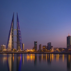 البحرين.. تعرّض مركز تابع للأسطول الأمريكي لهجوم صاروخي