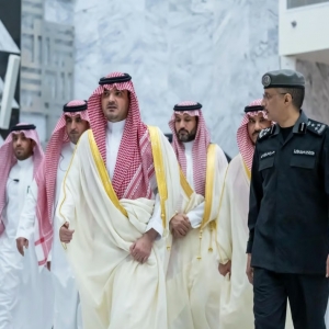 وزير الداخلية يتفقد مركز العمليات الأمنية الموحدة 911 بالرياض