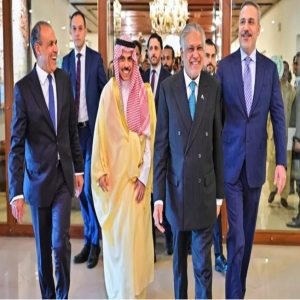 تحرّك رباعي يجمع السعودية وباكستان ومصر وتركيا لتمهيد مفاوضات أمريكية إيرانية لوقف التصعيد