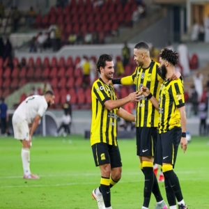 بعشرة لاعبين.. الاتحاد يتجاوز الحزم بهدف العبود